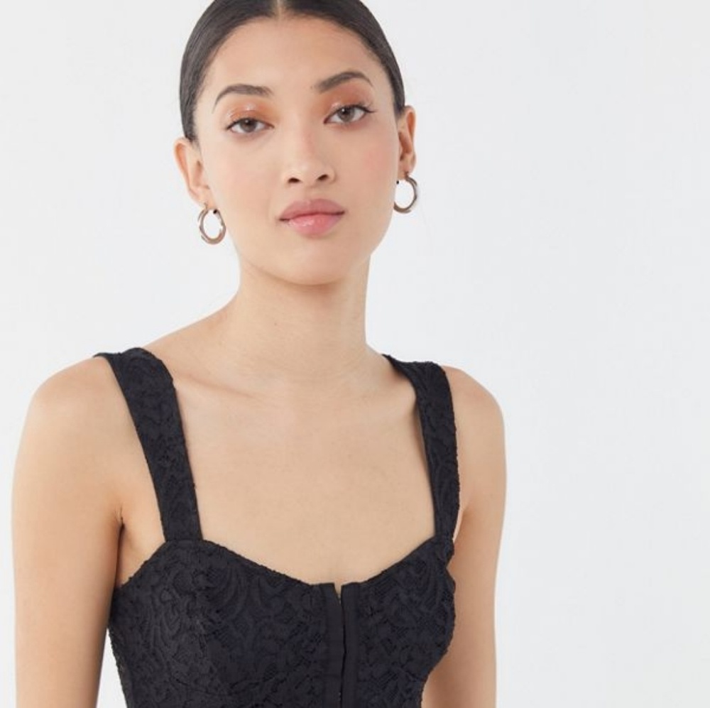 UO Claudia Lace Bustier Cropped Top